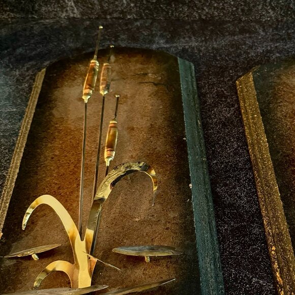 Vintage MCM Cattail on Wood Wall Plaque - Picture 4 of 6